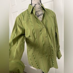 Worthington women’s stretch easy care button down green with thin pink stripe